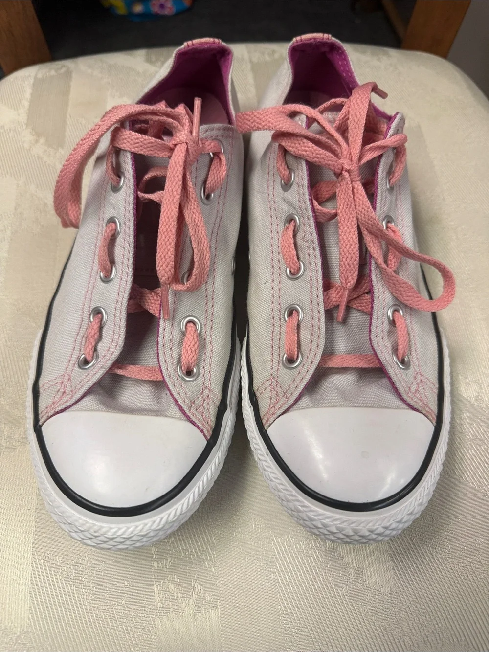 Converse Juniors Low-Top Canvas Sneakers in Pink and Grey